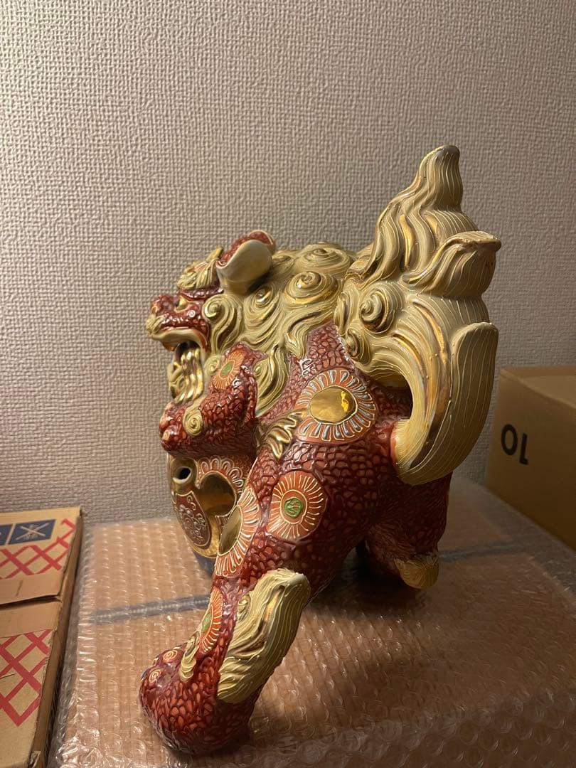 九谷焼の獅子（2体セット）です色絵が美しく飾り物やコレクションとしておすすめです