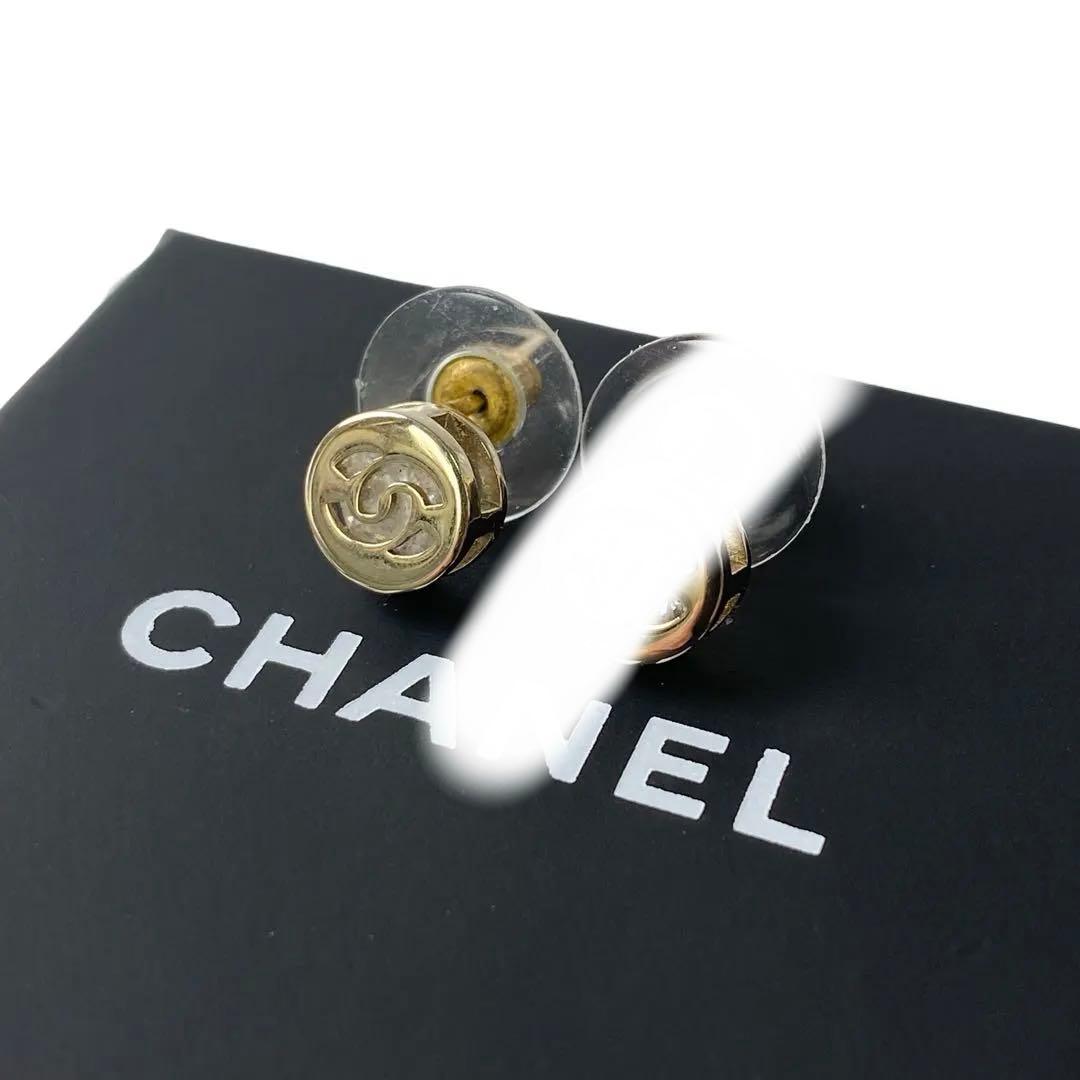 片耳 シャネルCHANEL ココマーク ボタンピアス B25 V ゴールド