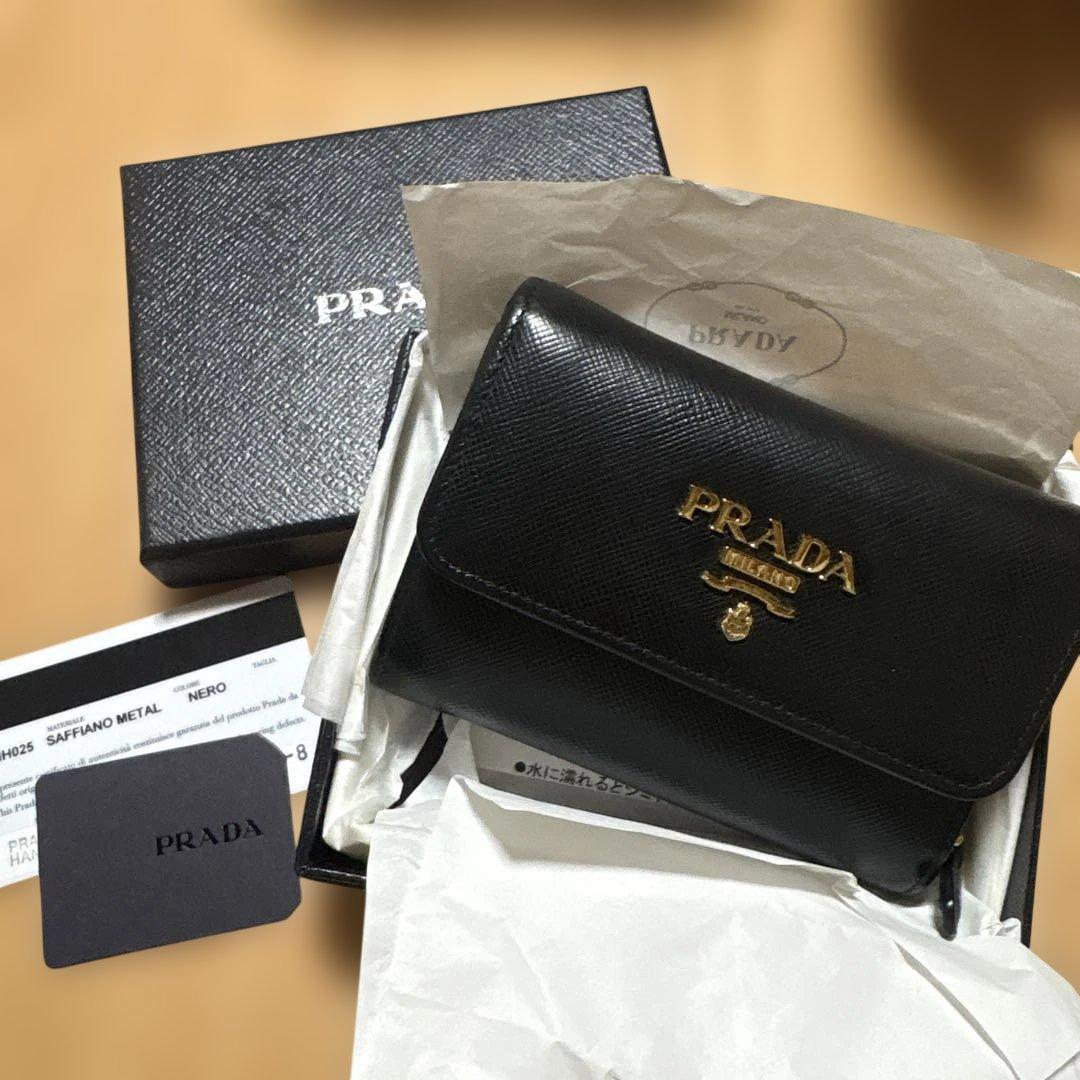PRADA コンパクト財布