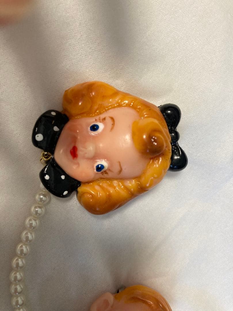 weekends ブローチ