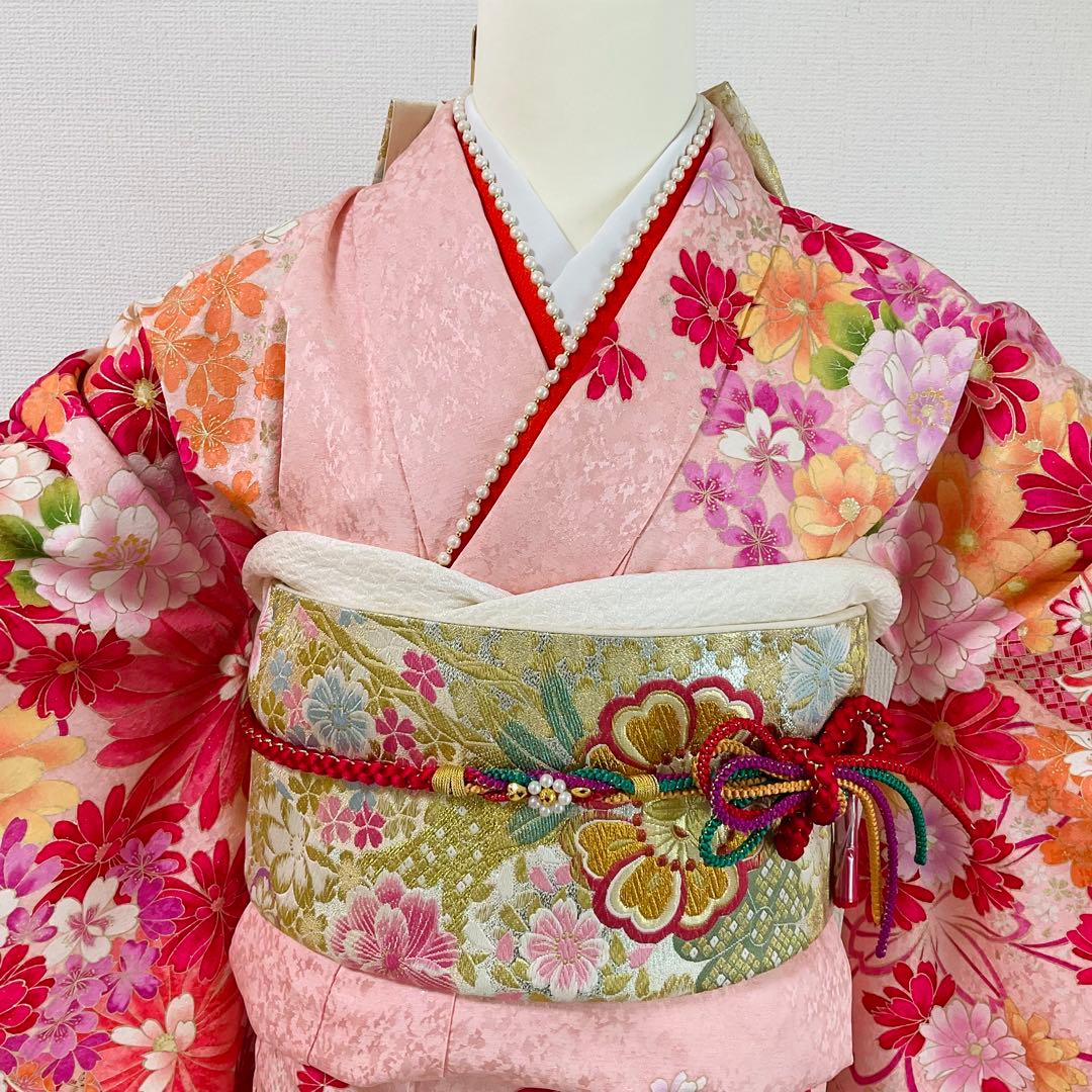 振袖　ピンク系　淡いピンク　銀通し　刺繍　牡丹　桜　リボン　鞠柄　正絹