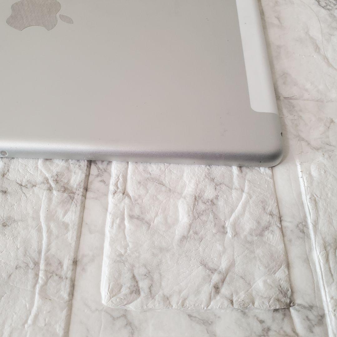 260 iPad 7世代 128GB SIMフリー シルバー
