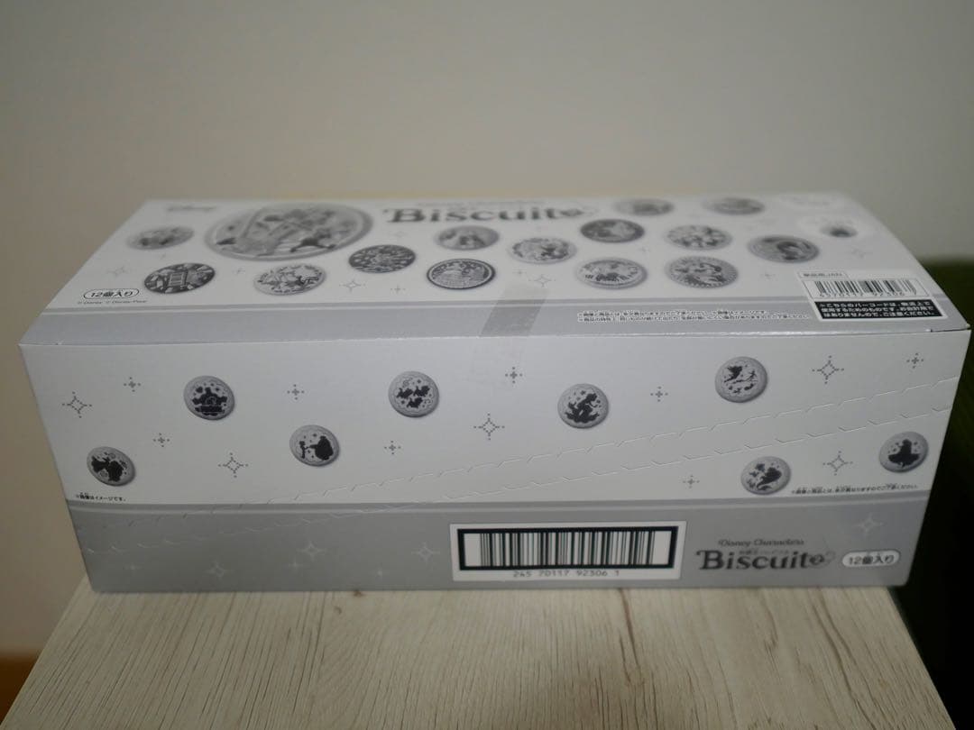 ディズニー刺繍缶バッチ　ビスケット　12個入りBOX
