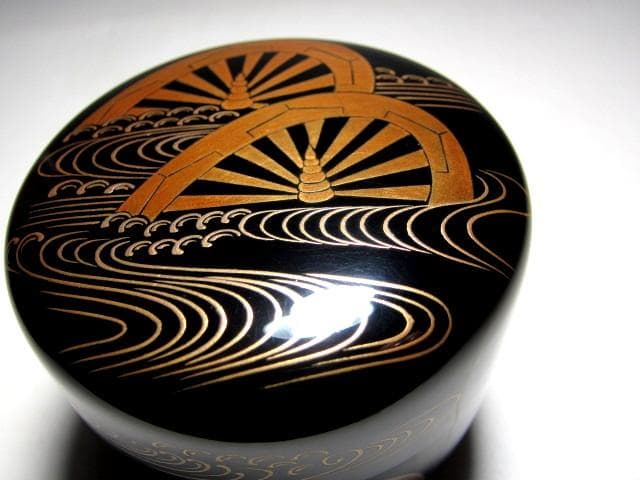 ※作者不明 波車蒔絵大棗 裏千家十四代 淡々斎花押　　　　　v653