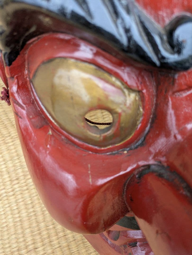 大迫力の天狗面　木製品　壁飾り　程度の良い中古品