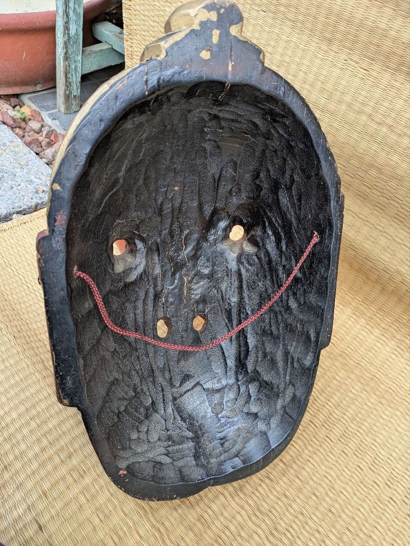大迫力の天狗面　木製品　壁飾り　程度の良い中古品