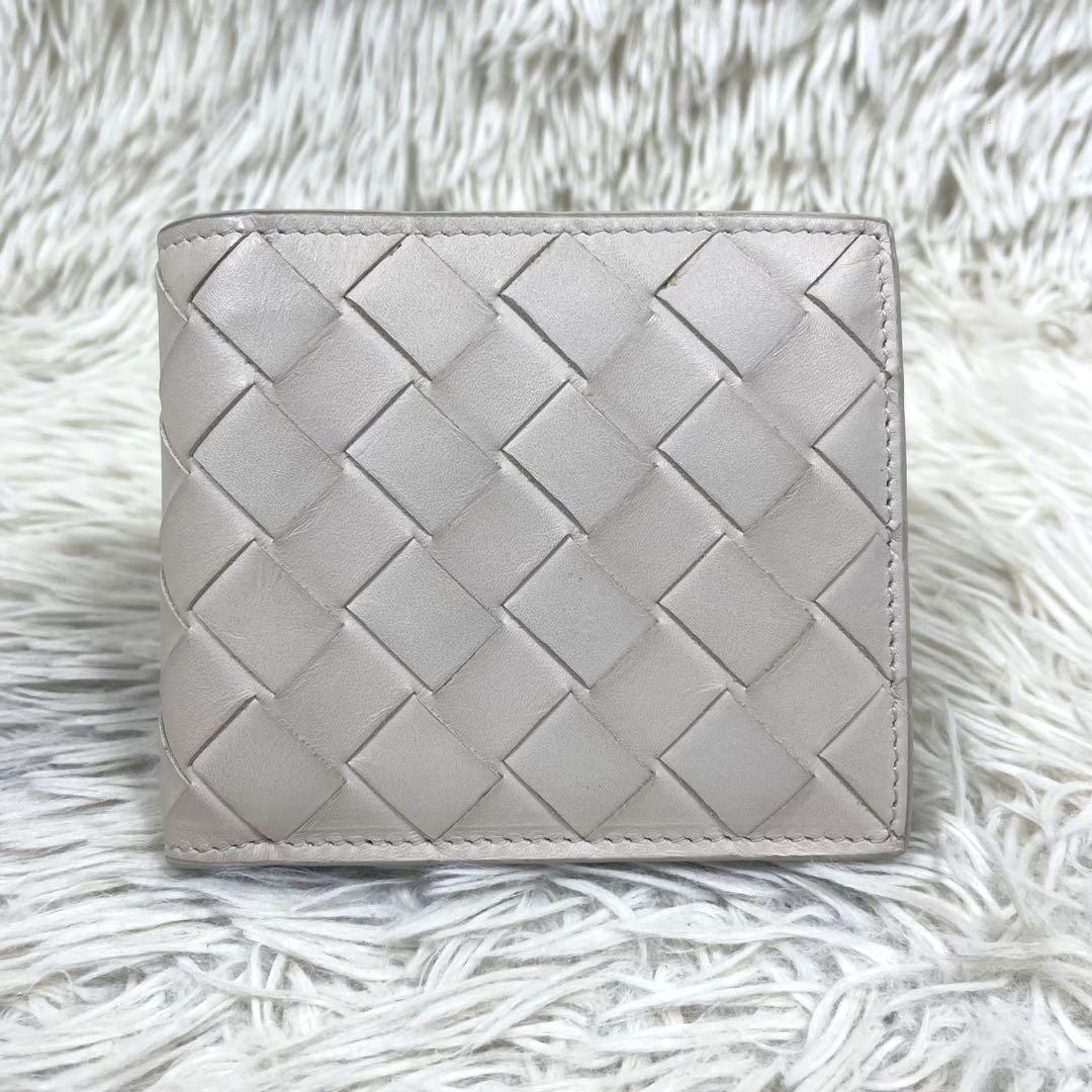 極美品‼️ ボッテガヴェネタ　二つ折り財布　イントレチャート　レザー　アイボリー