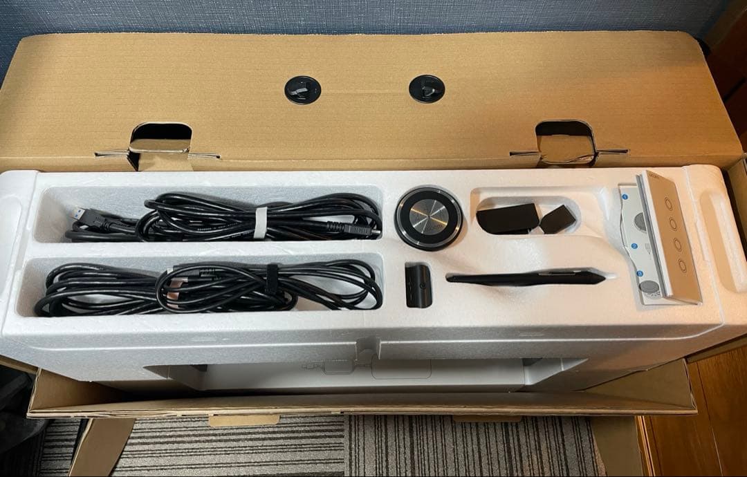 Wacom Cintiq Pro 24 液タブ