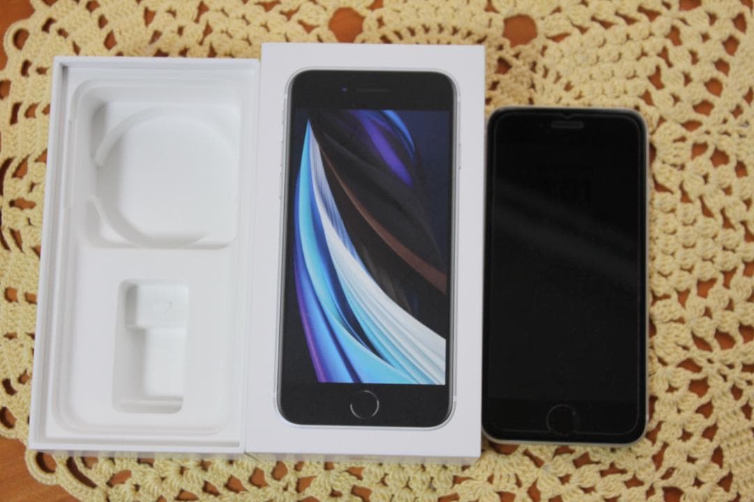 ☆ Apple iPhone SE2 ホワイト 64GB 箱付 simロック無し