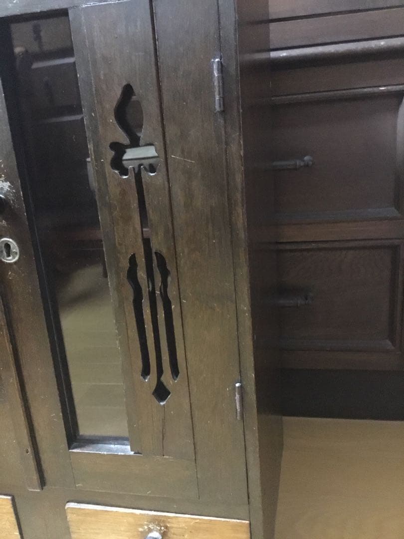 キャビネット　装飾ガラス扉　アンティーク　本箱