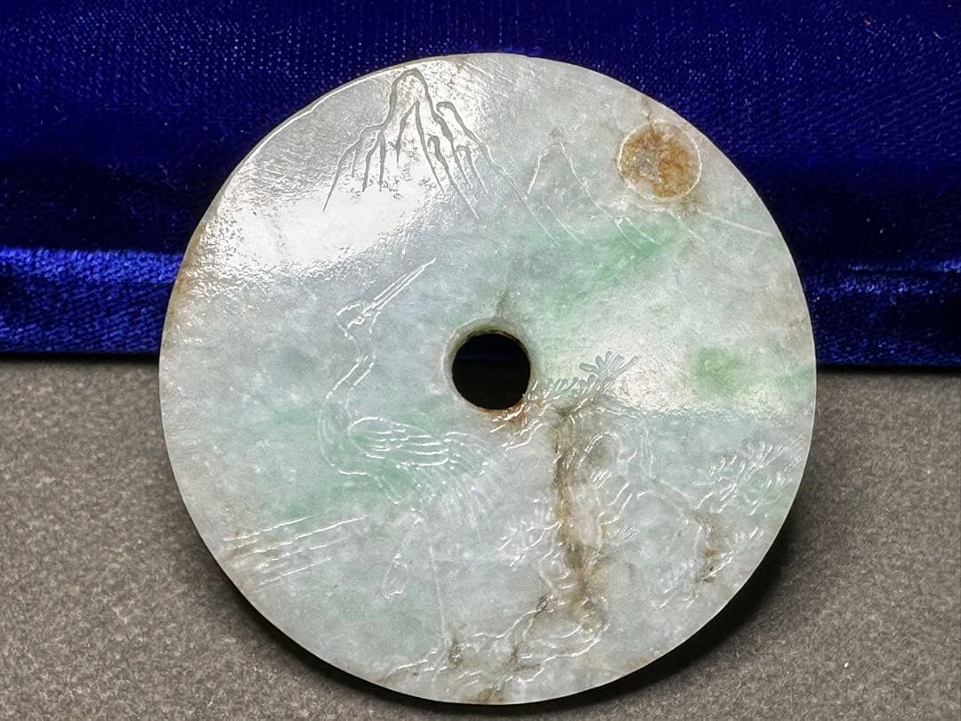 中国美術　翡翠　ループタイ　根付　天然素材　アンティーク　和彫　置物　骨董飾り物