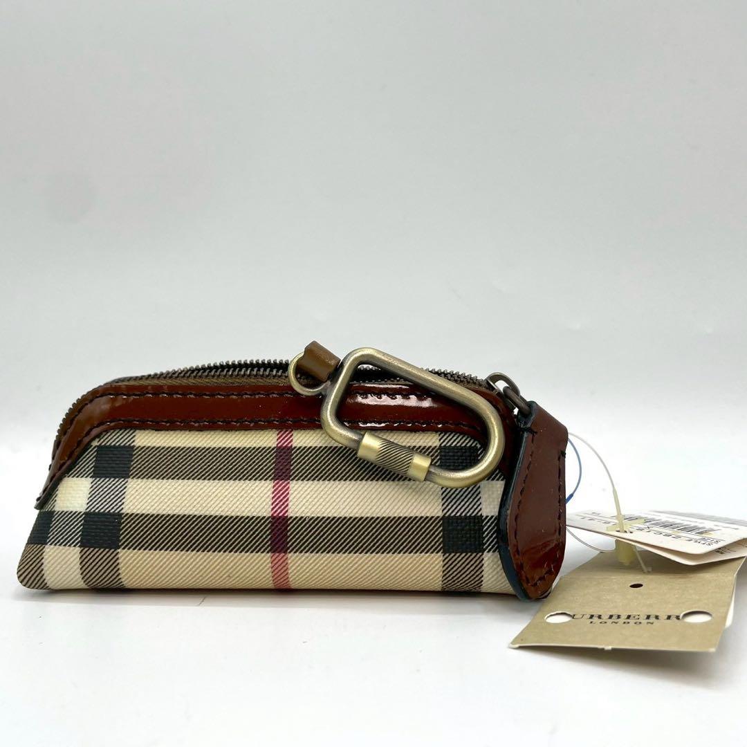 新品タグ付き Burberry 小物入れ ポーチ ノバチェック　レザー　PVC
