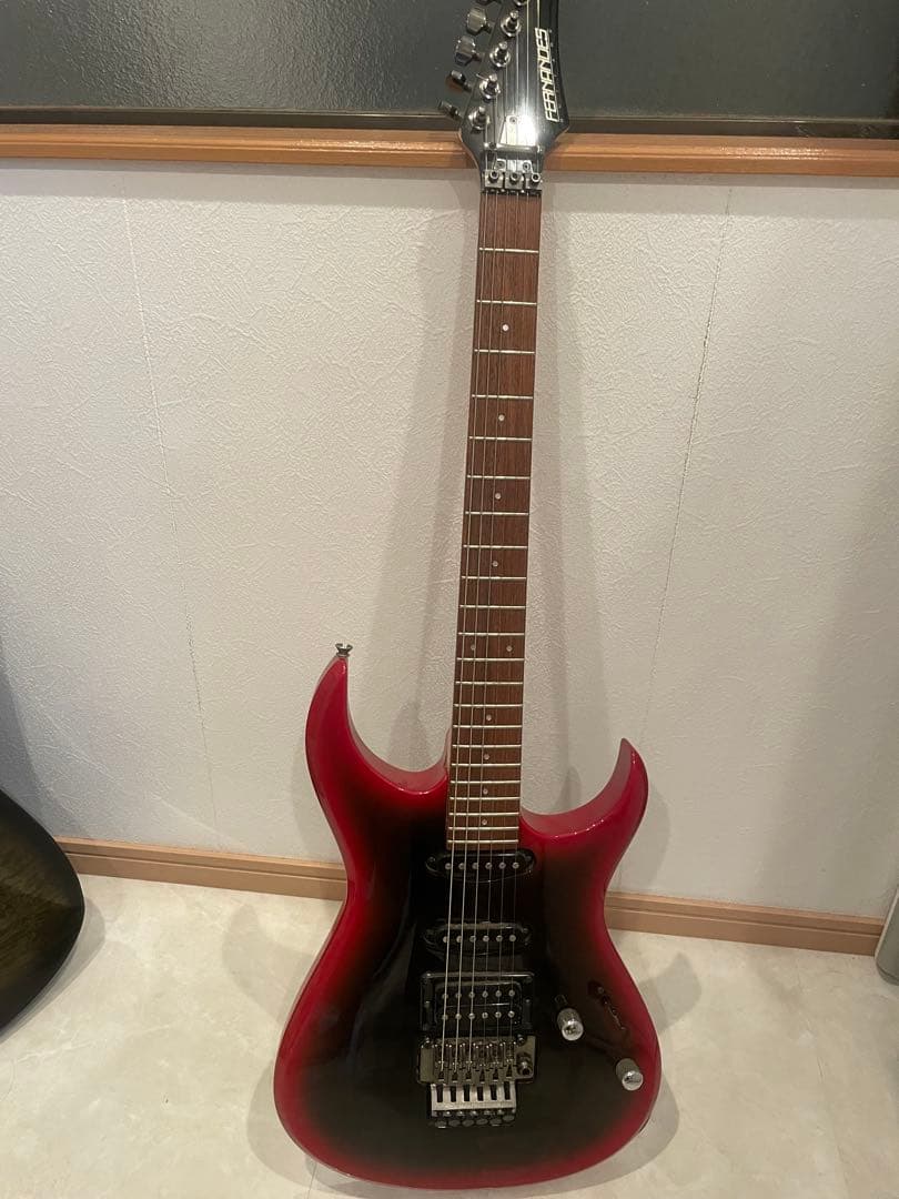 FESNANDESエレキギター レッド