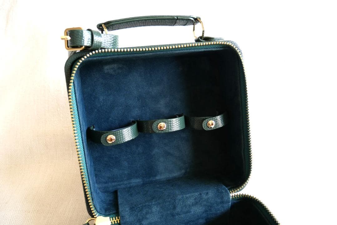 【ビュリー】「リトル トラベラーズ ビューティキット」バッグのみです。