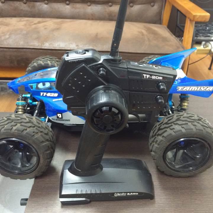 カスタムのラジコンです