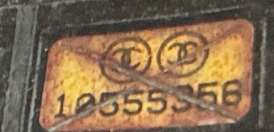 CHANEL シャネル　ブラックレザー 二つ折り財布