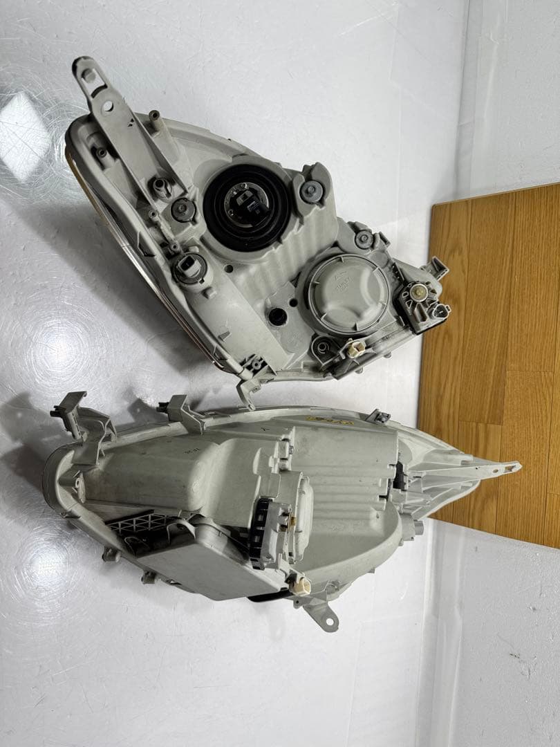 ZGM10 ANM10 トヨタ アイシス 純正 ヘッドライト HID 左右セット