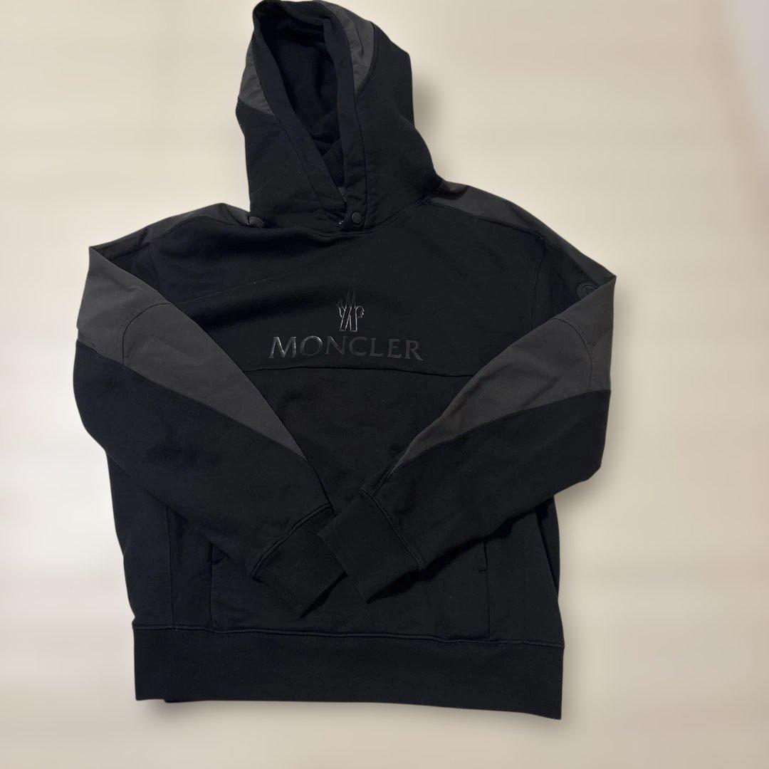 モンクレール　パーカー