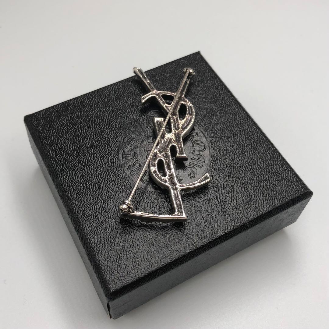 SAINT LAURENT オピウム カサンドラ クロコ押し ブローチ YSL