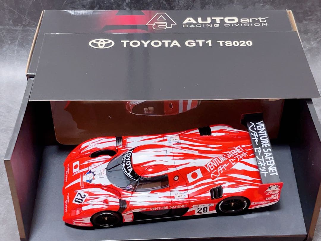 ミニカー AUTOart 1/18 TOYOTA GT-ONE TS020 #29