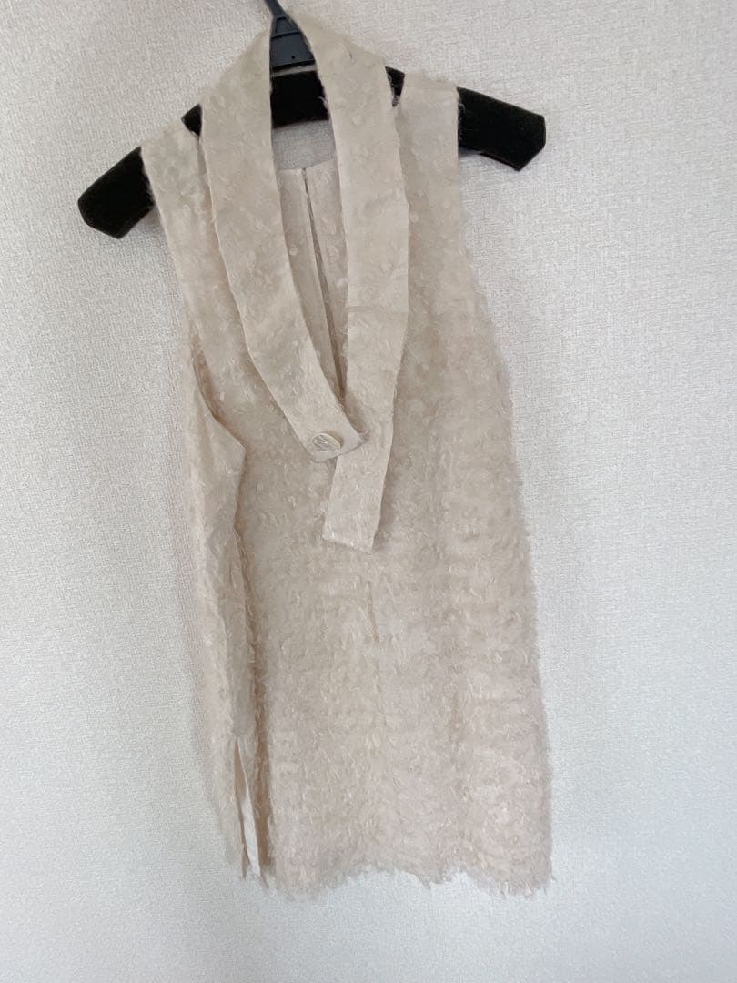 はな　CLANE FEATHER RIBBON NOSLEEVE TOPS