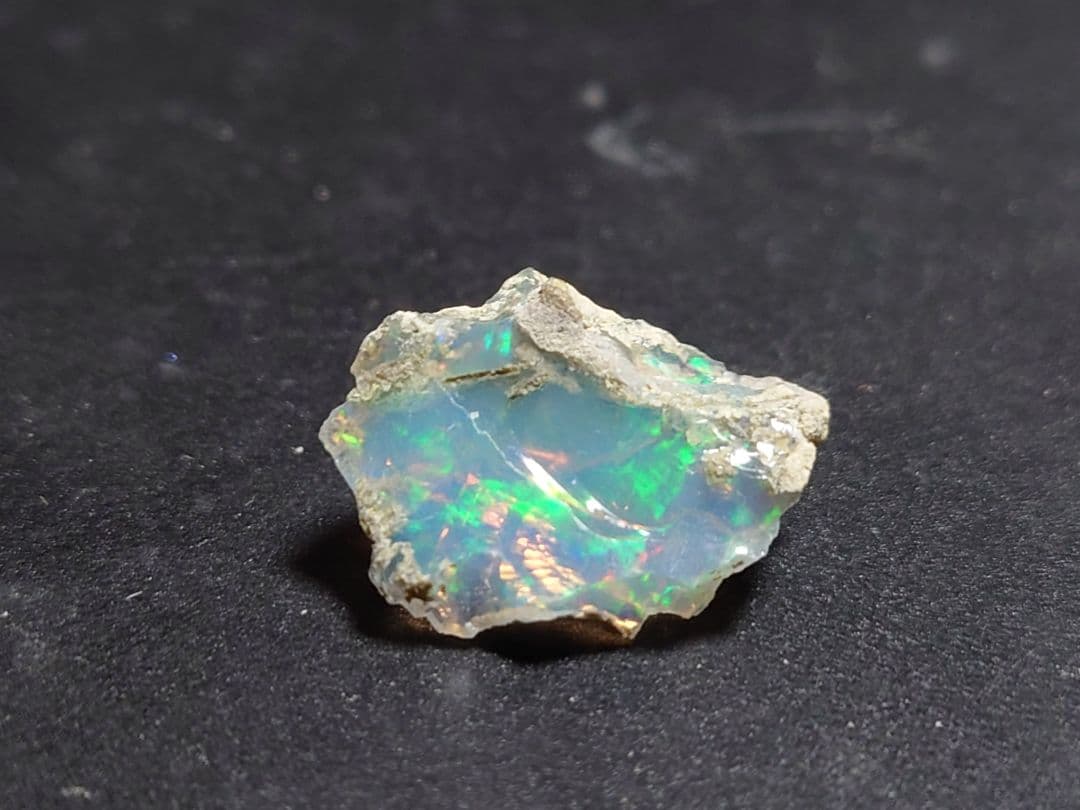 エチオピアオパールウェロ産　ジュエリー　グレード　鉱物標本　原石