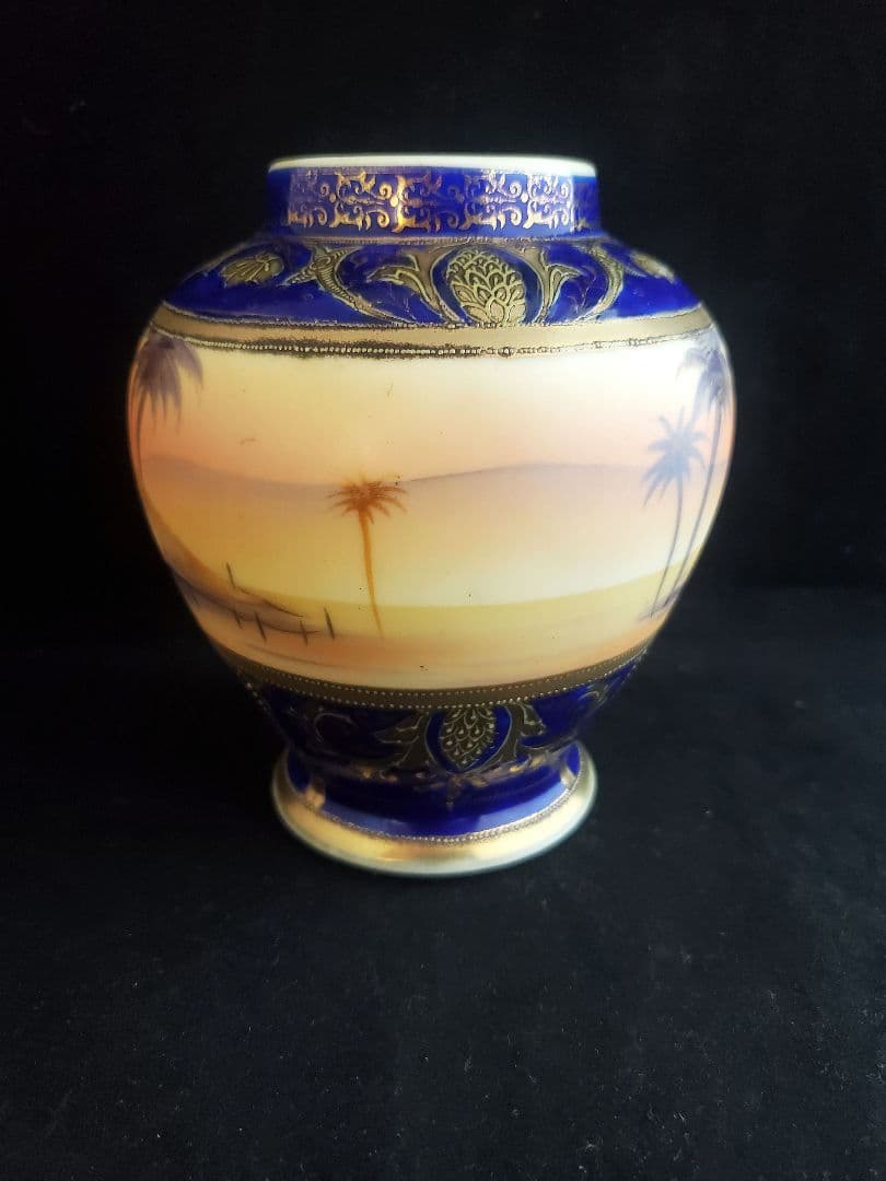 オールドノリタケのティーカップ＆ソーサーと花瓶の２点セット