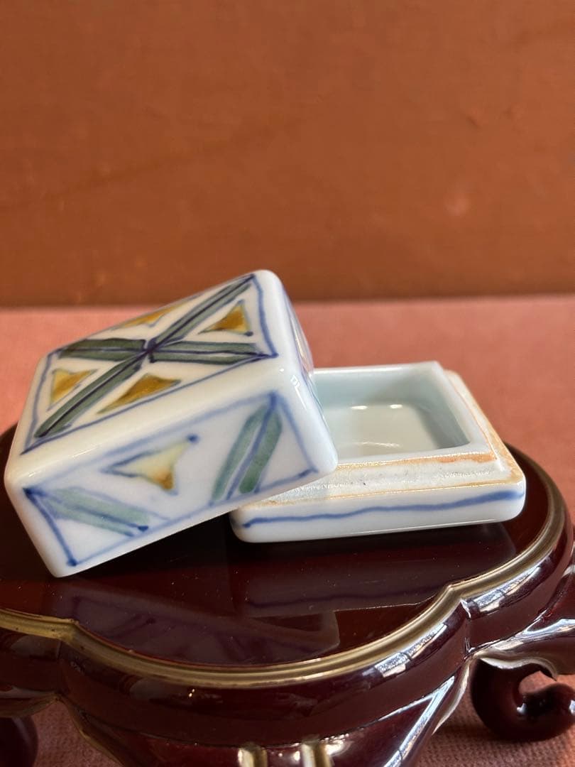 佐賀県重要無形文化財小野珀子作緑釉金彩十字クロス文香合　未使用　澤田痴陶人弟子