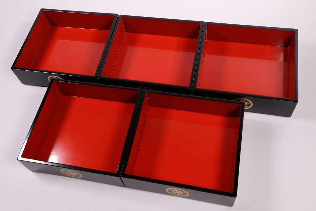 【MB37】輪島塗 丸に橘 家紋付 沈金 黒塗 内朱塗 五段重箱 蓋二枚 木製