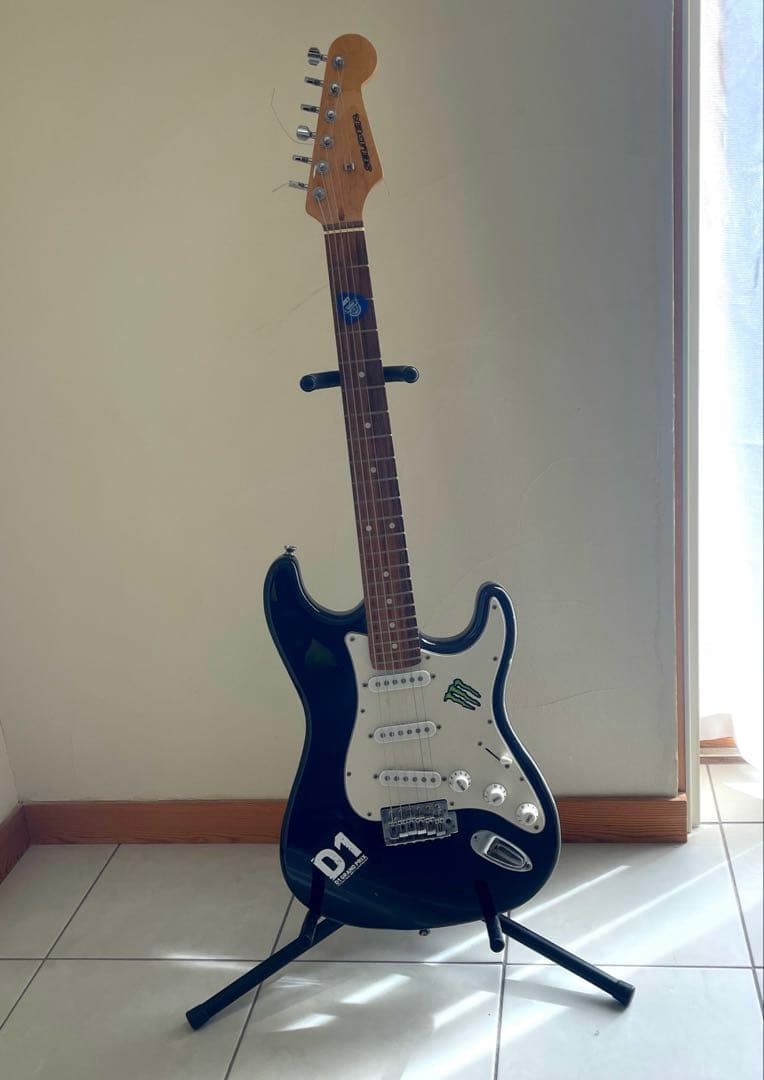 エレキギター&ピック&スタンド&アンプつき