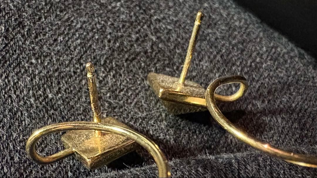 VALENTINO ヴァレンティノ ロックスタッズ パールピアス