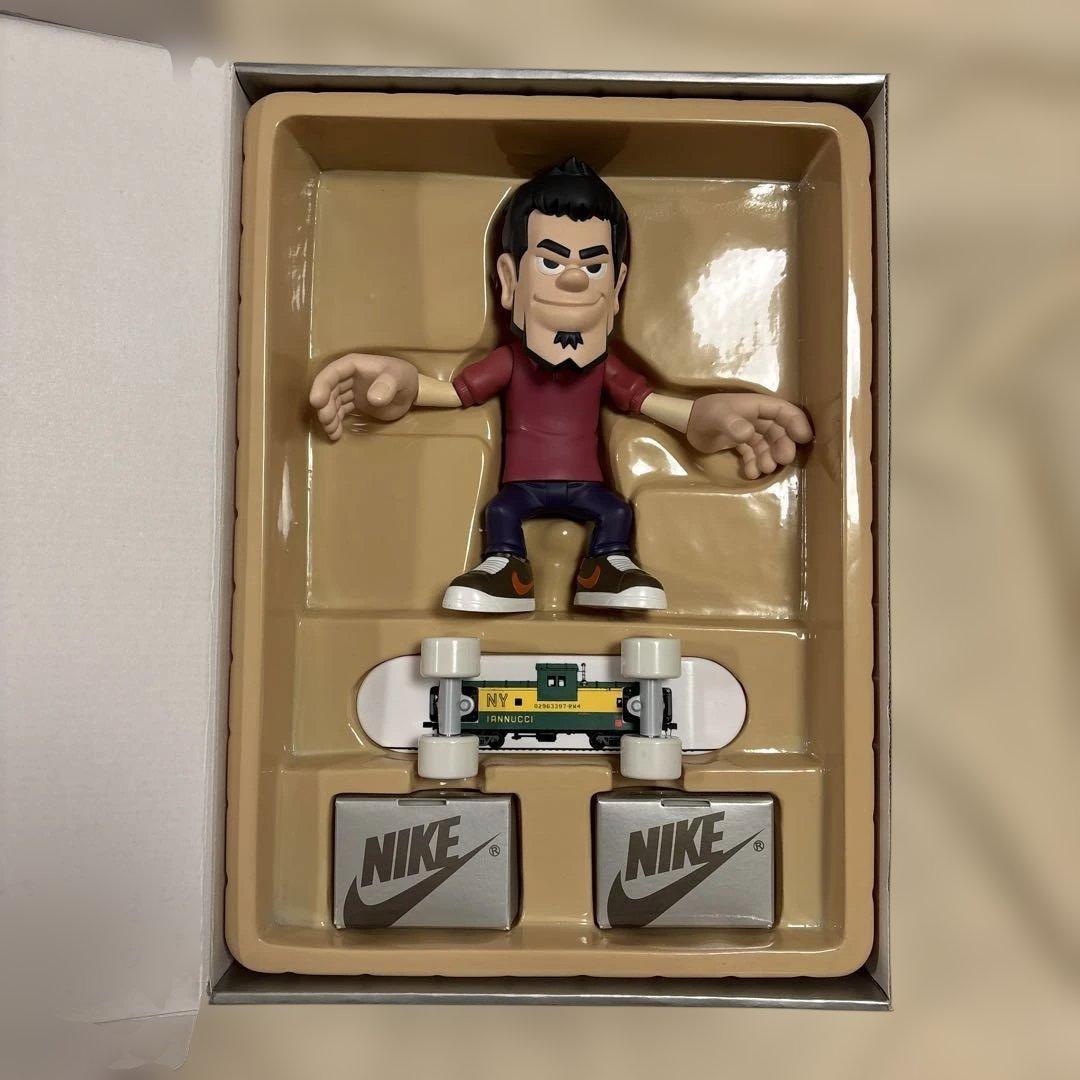 MEDICOM TOY×NIKE SB GINO IANNUCCIフィギュア限定