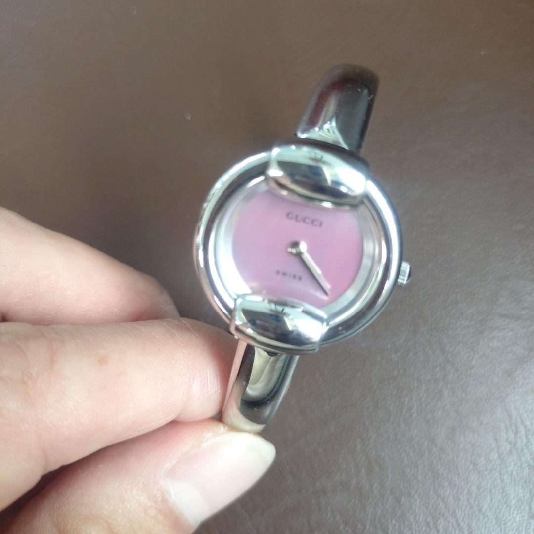 新品電池交換済み　グッチ バングルウォッチ 1400L ピンクシェル文字盤