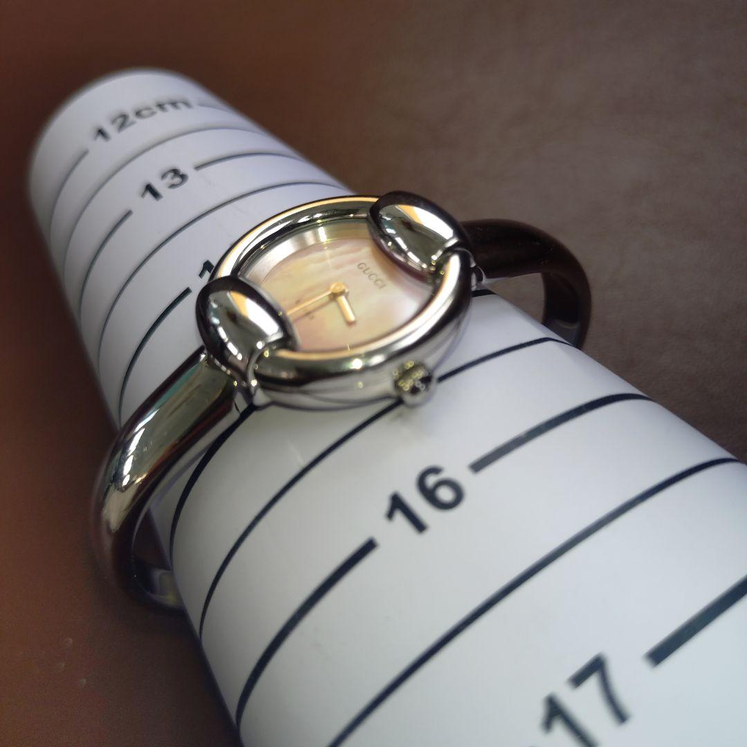 新品電池交換済み　グッチ バングルウォッチ 1400L ピンクシェル文字盤