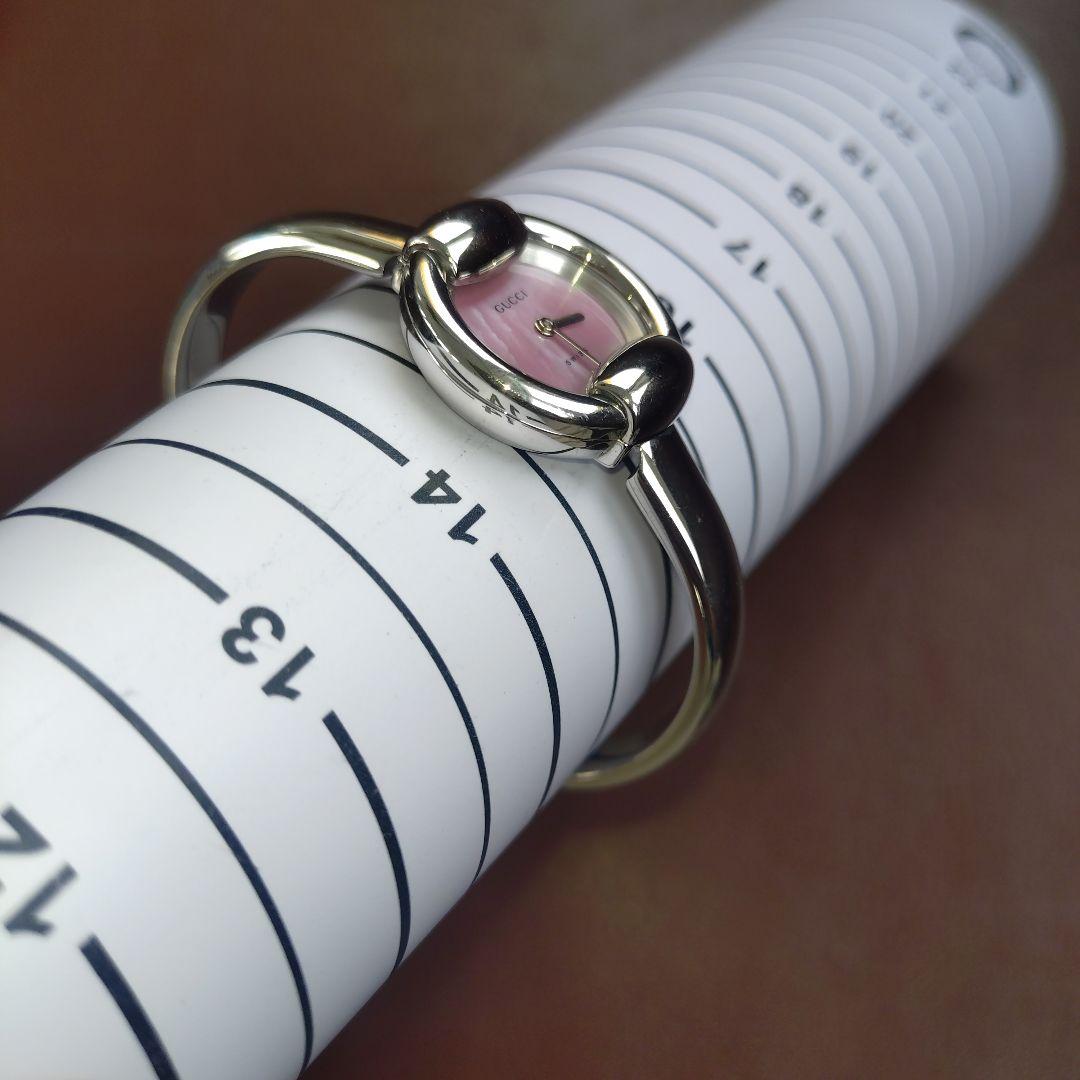 新品電池交換済み　グッチ バングルウォッチ 1400L ピンクシェル文字盤