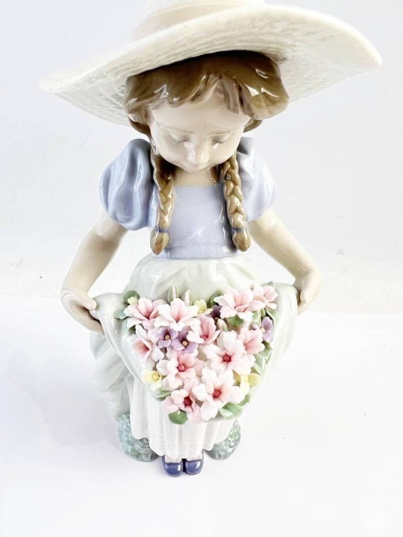 美品 LLADRO リヤドロ フィギュリン 陶器 6756 たくさん摘めたよ