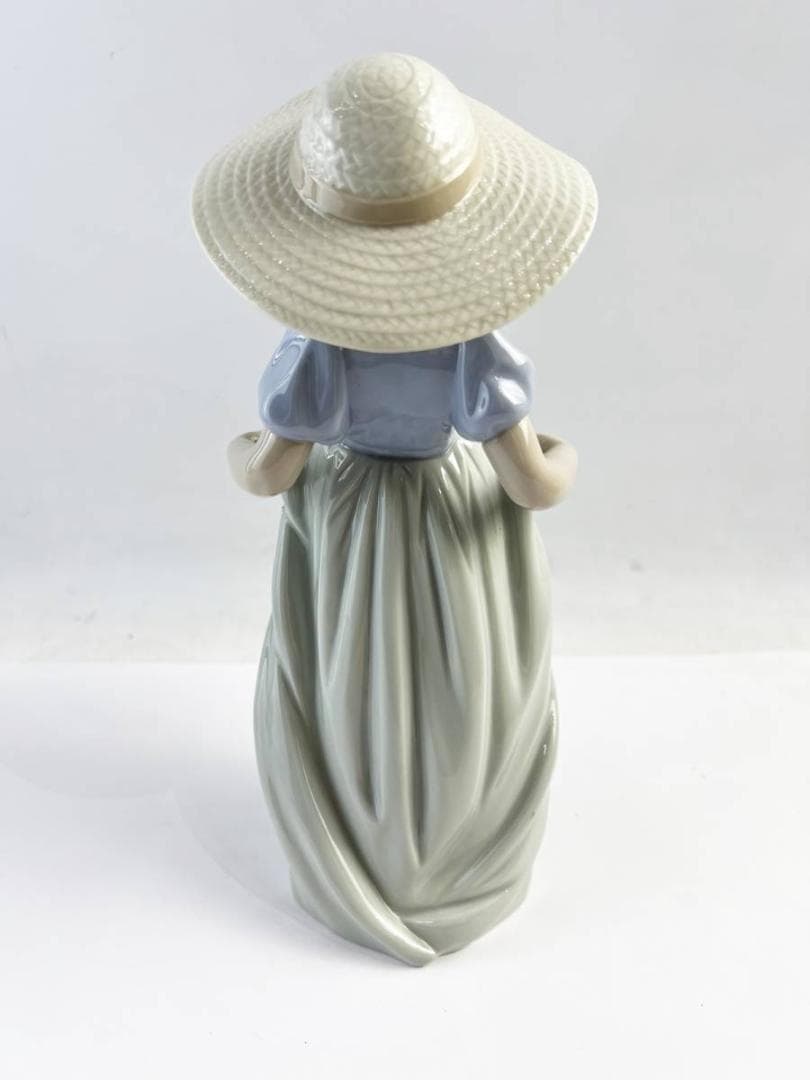 美品 LLADRO リヤドロ フィギュリン 陶器 6756 たくさん摘めたよ