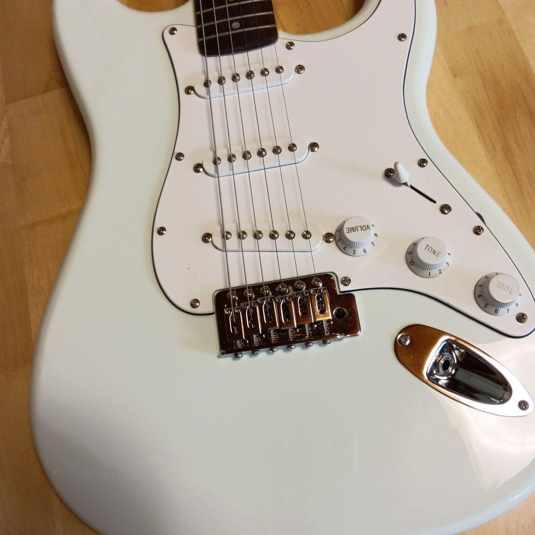 エレキギターSquier Stratocaster ホワイトアイスグリーン