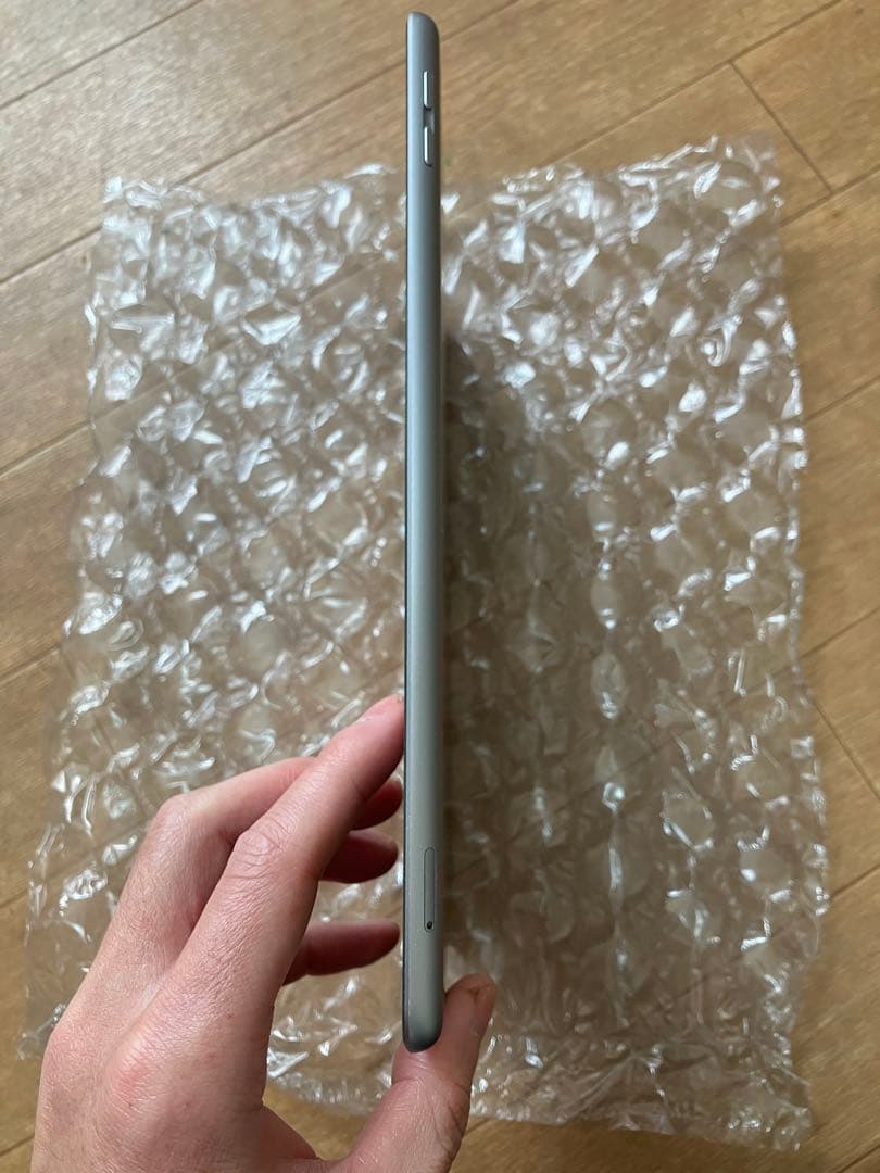 Apple iPad第6世代　Wi-Fi+Cellularモデル A1954