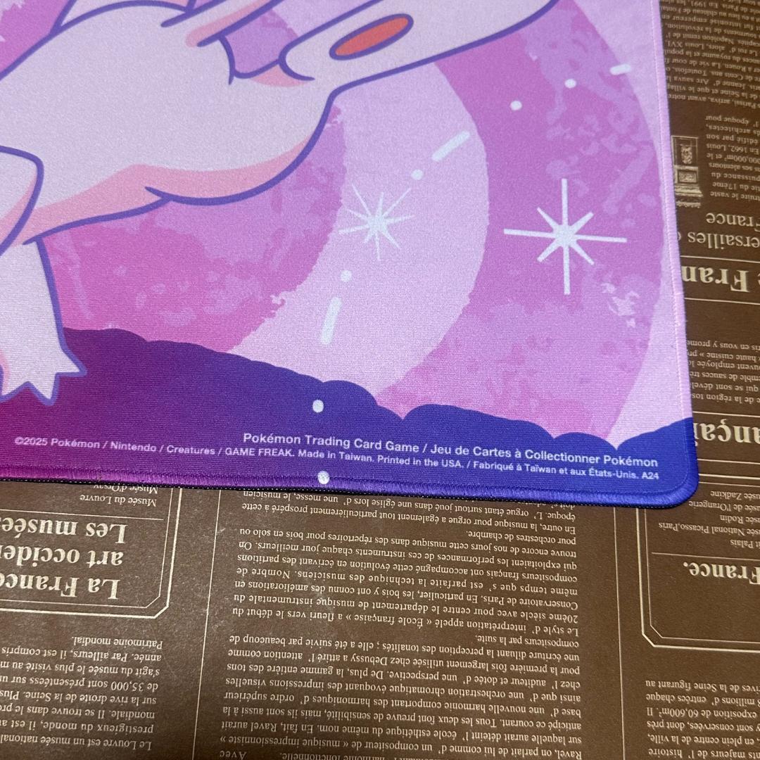 【 海外ポケモンセンター限定品！ 】ミュウ ポケモン プレイマット