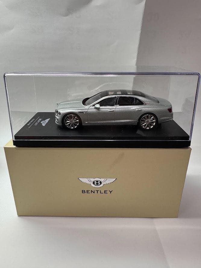 正規品　現行型　BENTLEY Fling spur 1/43 ミニカー
