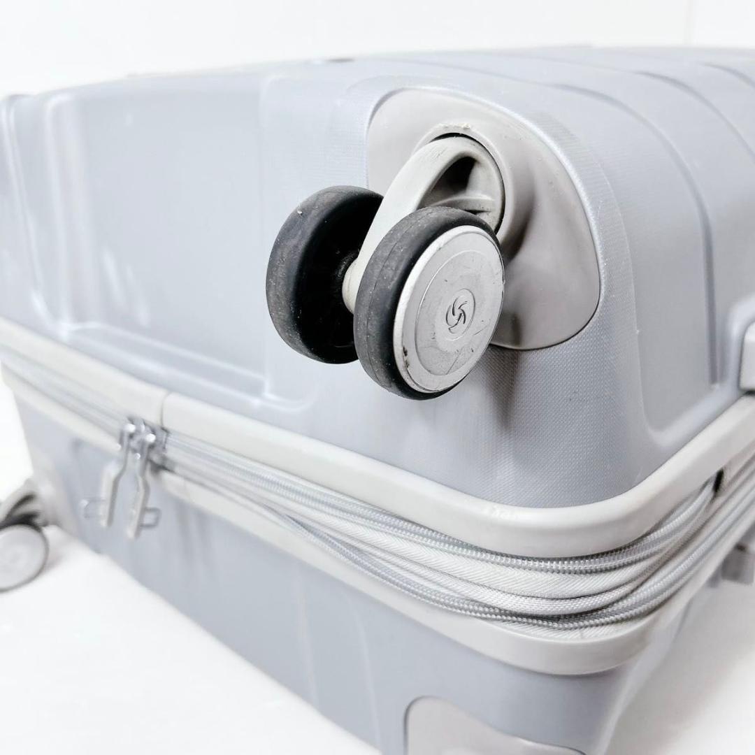 サムソナイト　 freeform フリーフォーム　ライトグレー　スーツケース