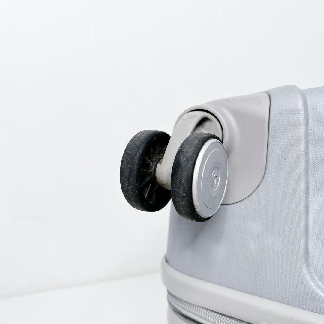 サムソナイト　 freeform フリーフォーム　ライトグレー　スーツケース