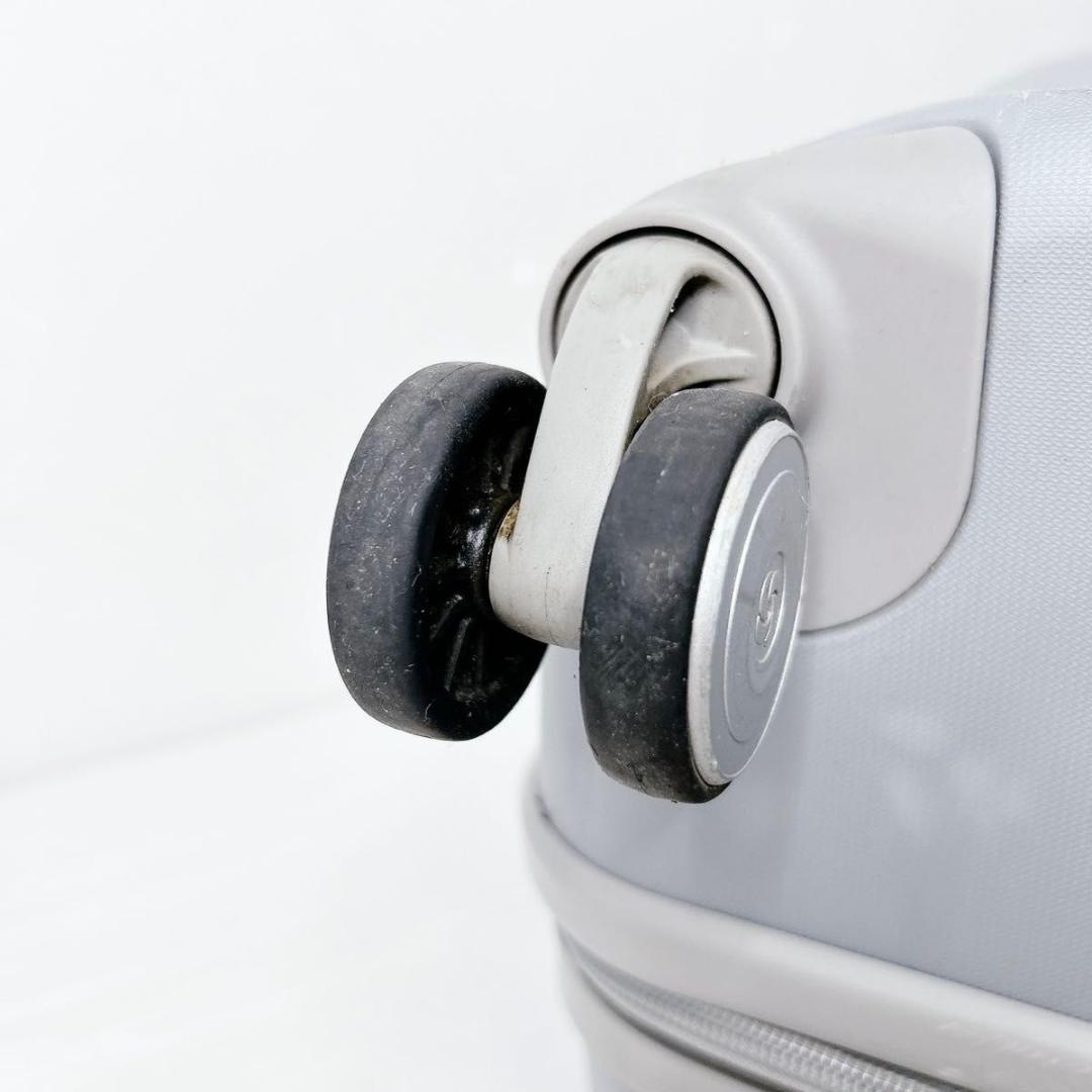 サムソナイト　 freeform フリーフォーム　ライトグレー　スーツケース