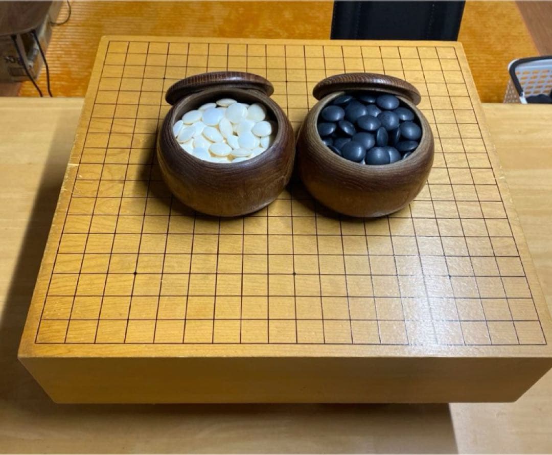 高級囲碁盤 囲碁盤 本蛤碁石 那智黒石 碁笥 へそ有り 蓋付き セット