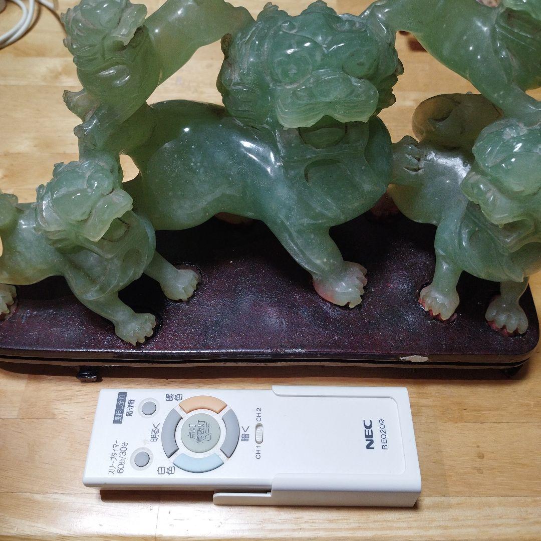 翡翠 獅子の彫刻 置物