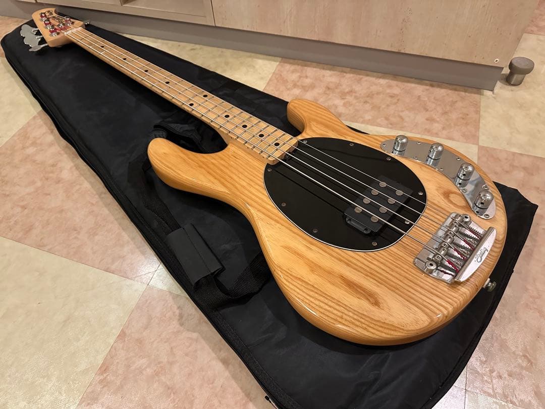 Sterling by Musicman Ray34 StingRay 4弦