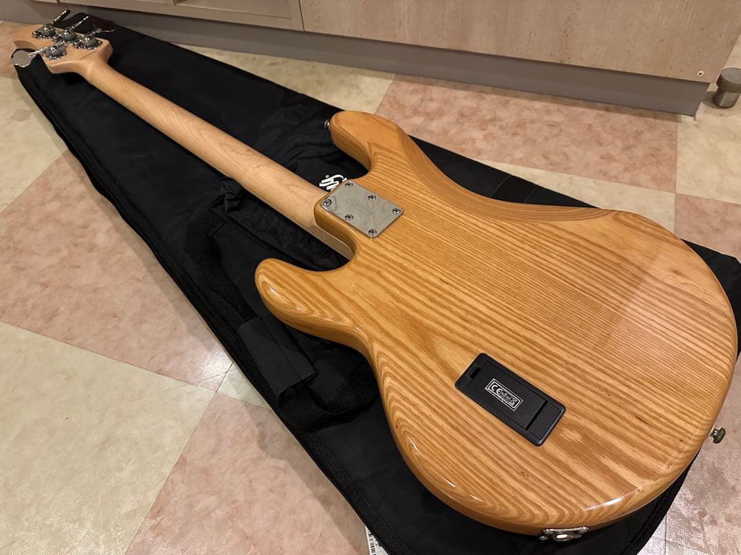 Sterling by Musicman Ray34 StingRay 4弦