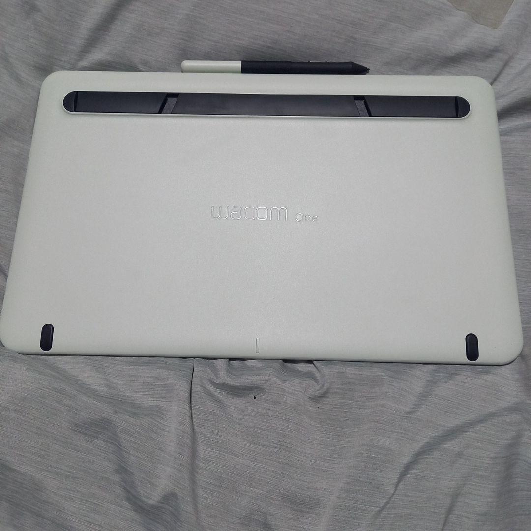Wacom One Creative Pen Display 本体 フィルム付き