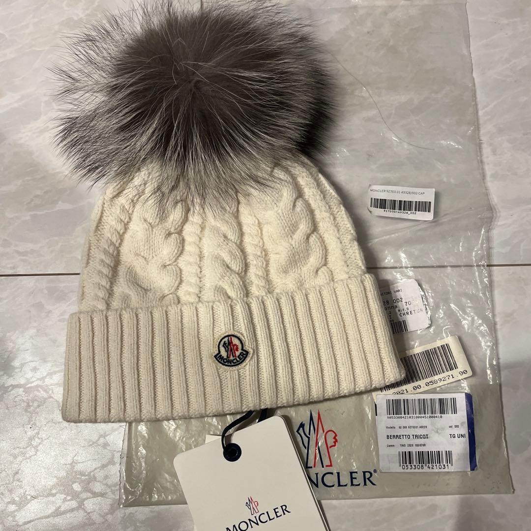 モンクレールケーブル編みニット帽子ホワイト美品